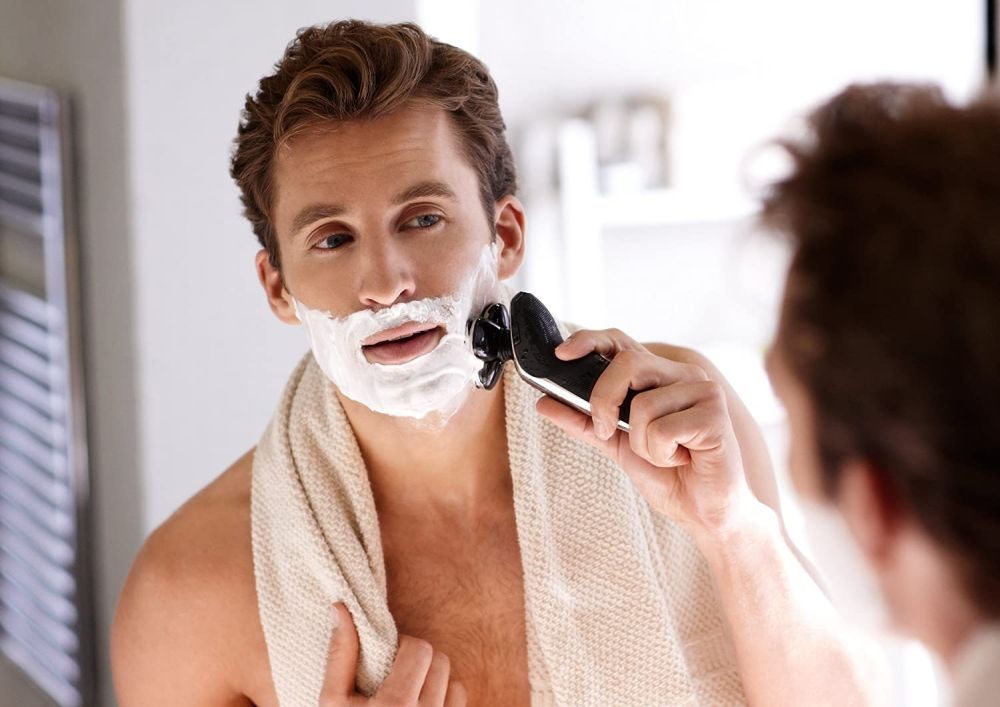 5 trucos para afeitarse sin ensuciar el baño