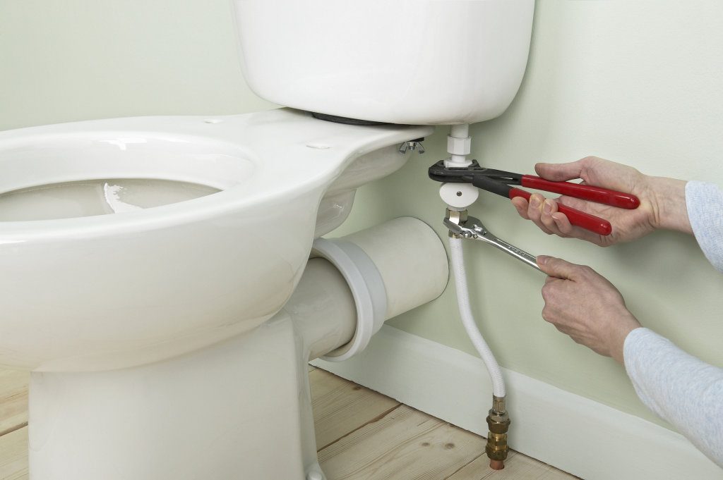 marca Repetirse Derecho Cómo desatascar las tuberías del cuarto de baño